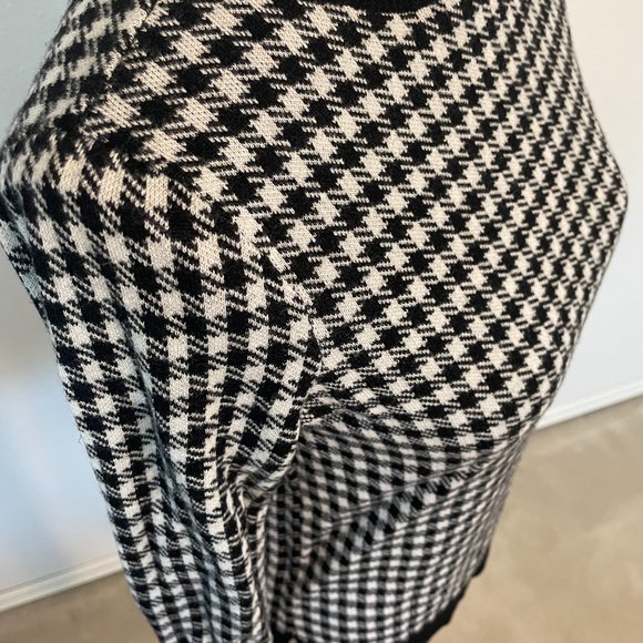 Sassy Black and White Sweater - Picture 5 of 6